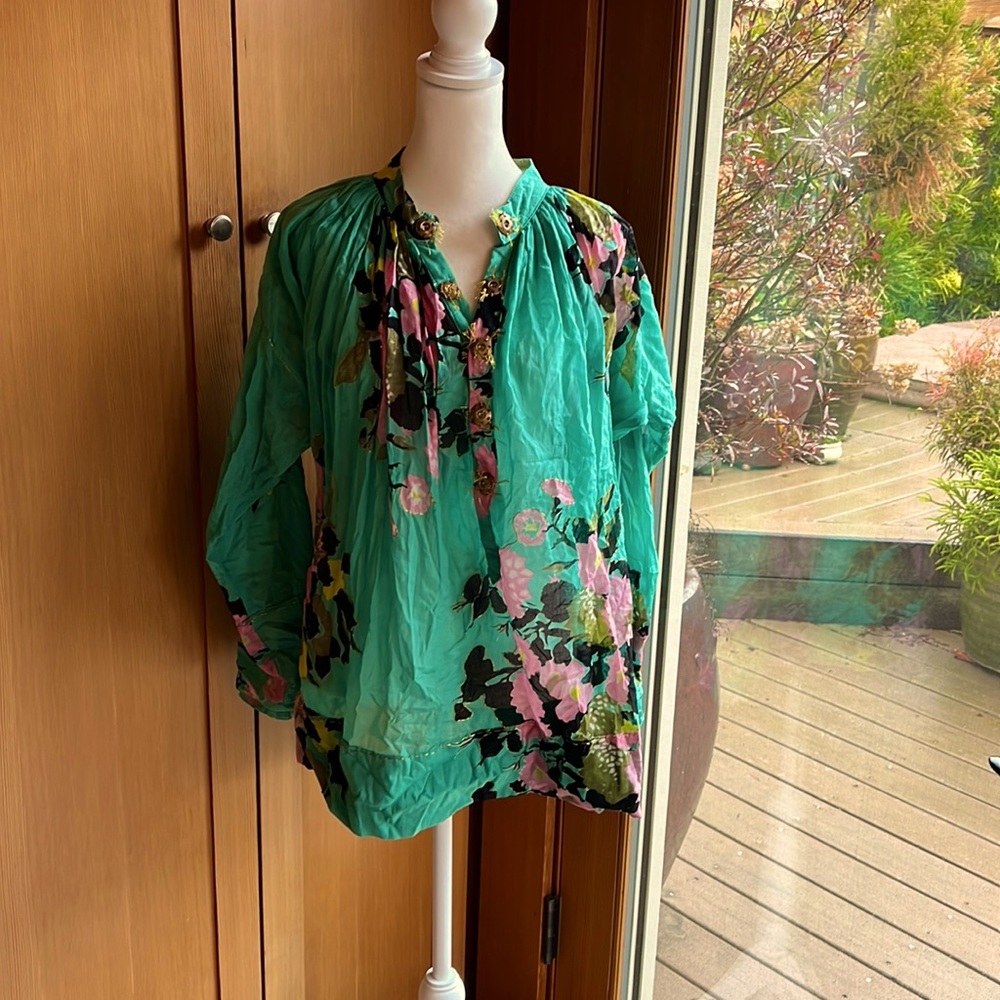 Yvonne S cotton gold thread top